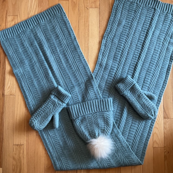 Love & Lore Scarf, Mittens, Toque/Beanie - Blue winter accessories - Picture 15 of 16